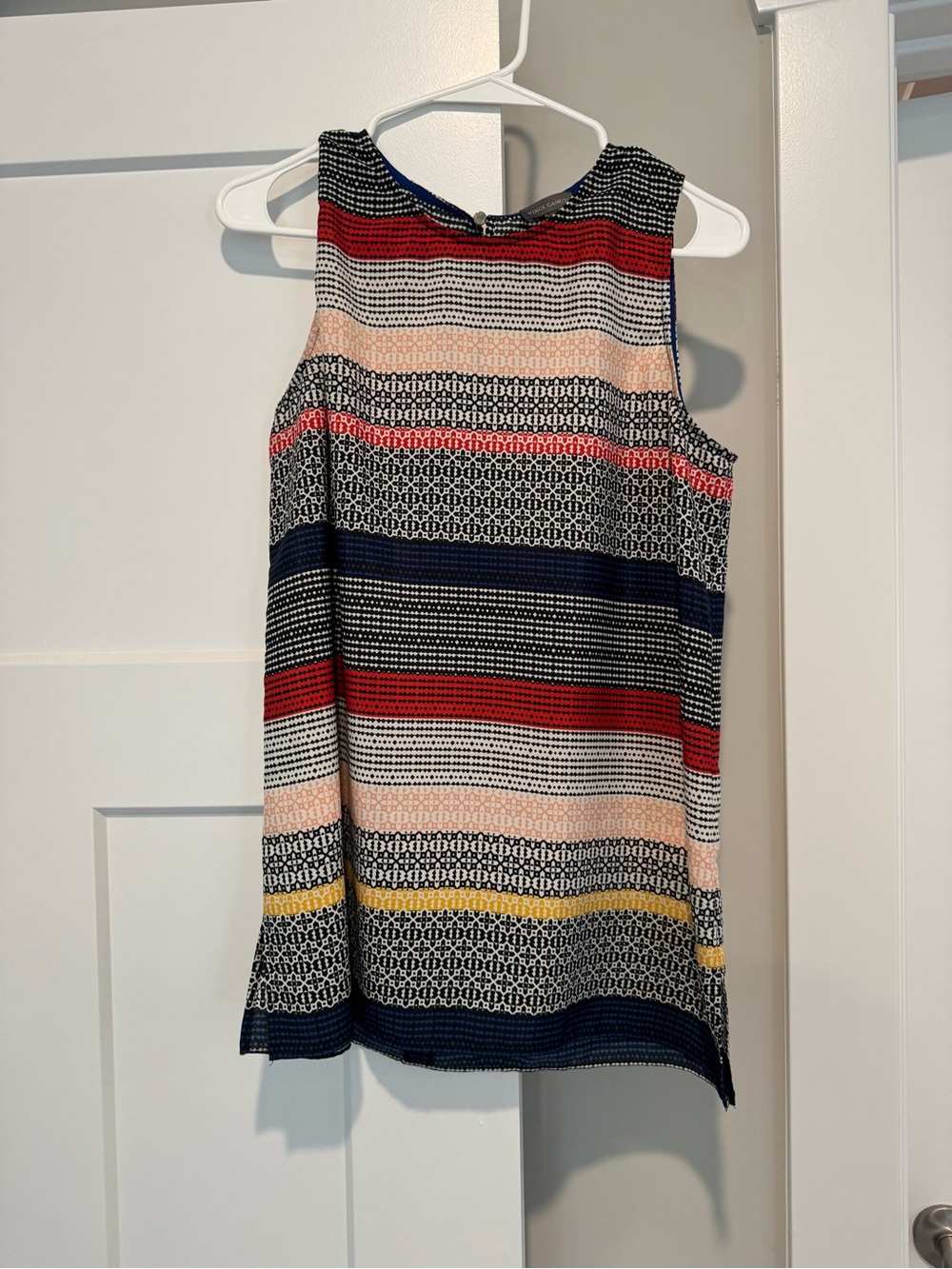 Vince Camuto Geometric Print Sleeveless Blouse - Size Medium